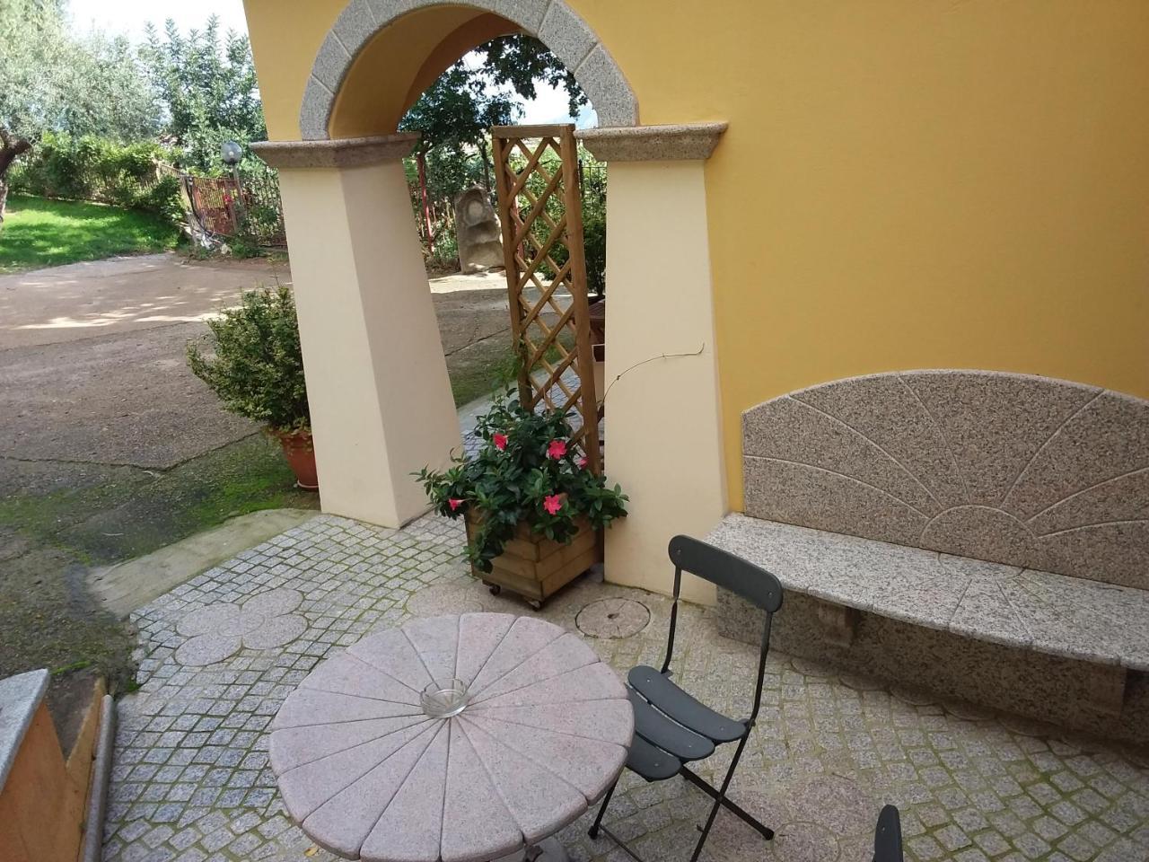 Le Roverelle Ilbono Bagian luar foto